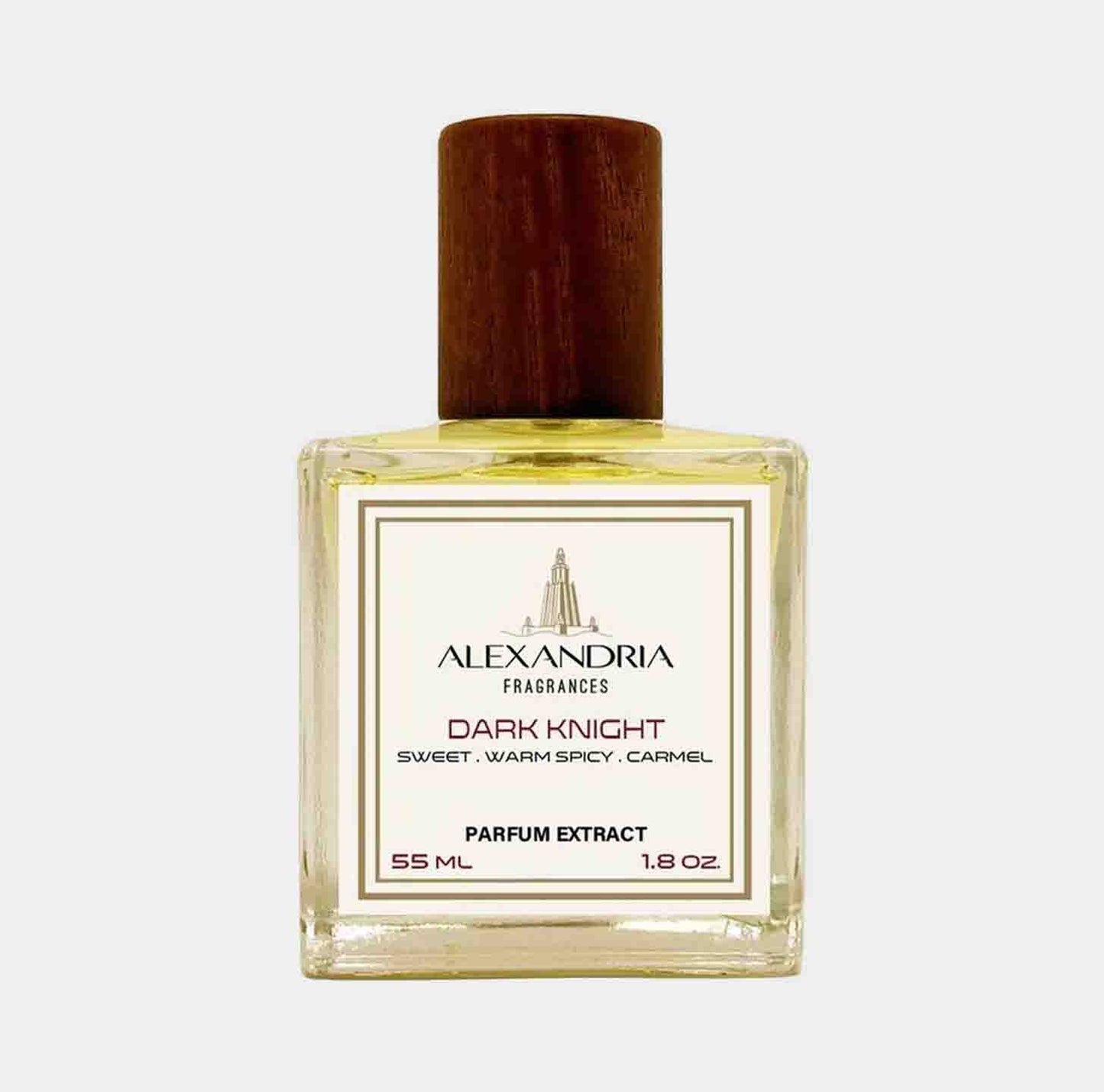 Een volle fles van Alexandria Fragrances Dark Knight, een parfumextract van 55 ml met een zoete, warme specerij- en karamelgeur. De fles heeft een houten dop en een elegante uitstraling.