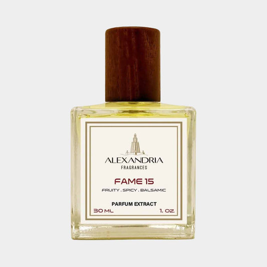 Een flesje van Alexandria Fragrances Fame 15 Sample, een parfumextract van 30 ml met een fruitige, kruidige en balsemachtige geur.