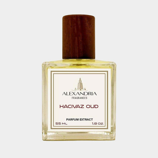 Volle fles van Alexandria Fragrances Hacivaz Oud, een parfumextract van 55 ml met een elegante, houten dop en een lichte gouden vloeistof.