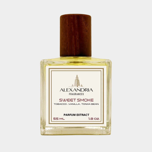 Flesje met het parfum Sweet Smoke van Alexandria Fragrances, een geur met tonen van tabak, vanille en tonkaboon, 55 ml.