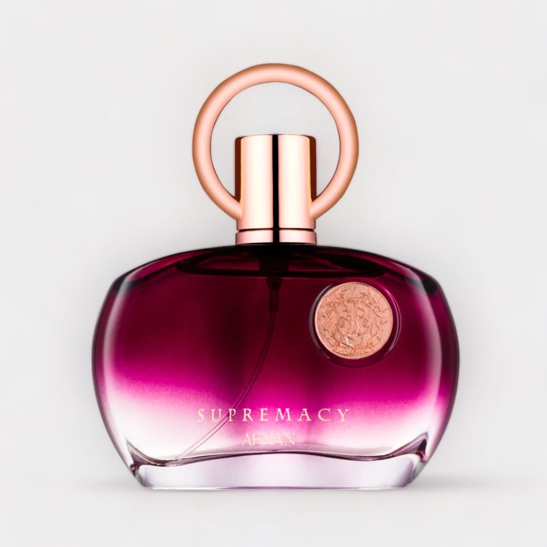 Afnan Perfumes Supremacy Pour Femme Purple Sample is a elegant parfum met een diep paarse fles en een opvallende roségouden dop. Het ontwerp straalt luxe en verfijning uit.