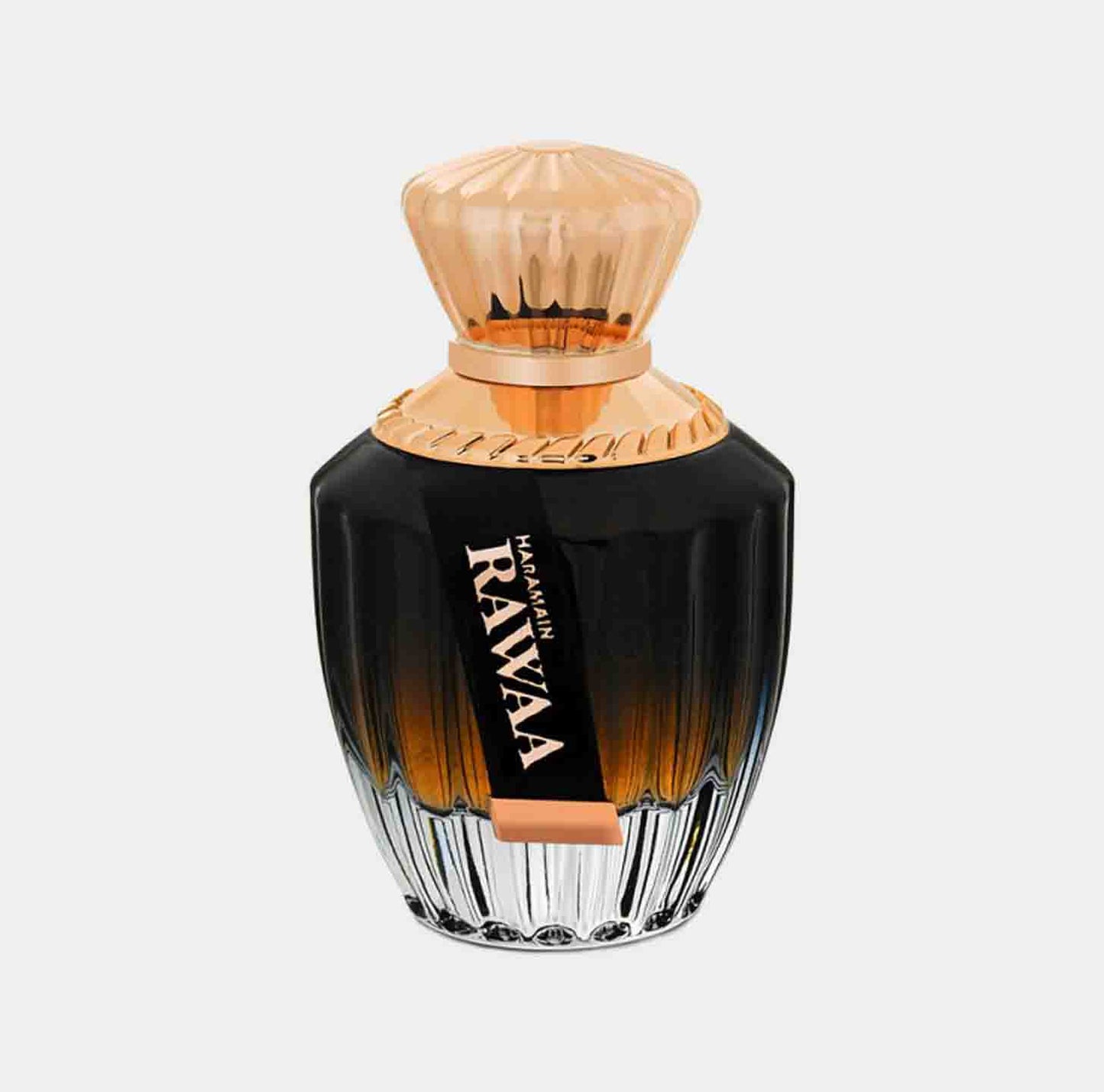Al Haramain Rawaa Sample is een elegant parfumflesje met een stijlvolle, verlopende zwarte en gouden uitstraling, ontworpen om de luxe van het parfum te weerspiegelen.