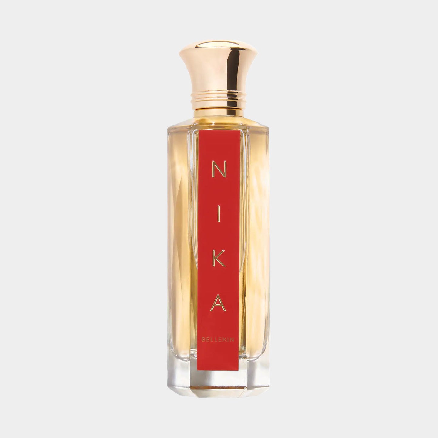 Bellekin Nika Sample, een elegant parfum in een luxe glazen flacon met een gouden dop en een opvallend rood etiket.