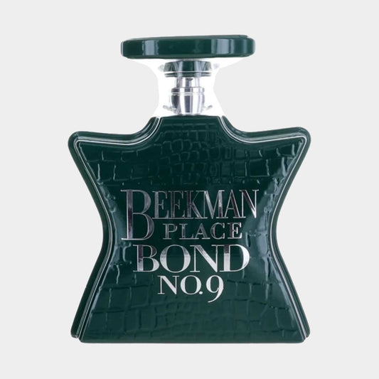 Een elegantere geurflacon van Bond No.9 Beekman Place, in een groene, opvallende vorm met een luxe uitstraling.