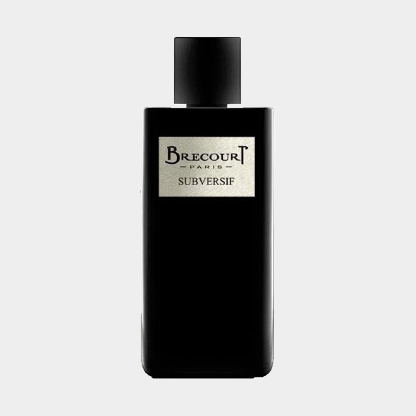 Een volle fles van Brecourt Subversif, elegant ontworpen in een strak zwarte flacon met een minimalistische label. Dit parfum belooft een unieke en gedurfde geurervaring.