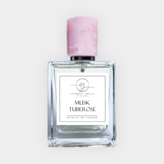 Full bottle of Claudio Zucca Musk Tuberose, een elegant parfum met een minimalistisch ontwerp en een roze dop.