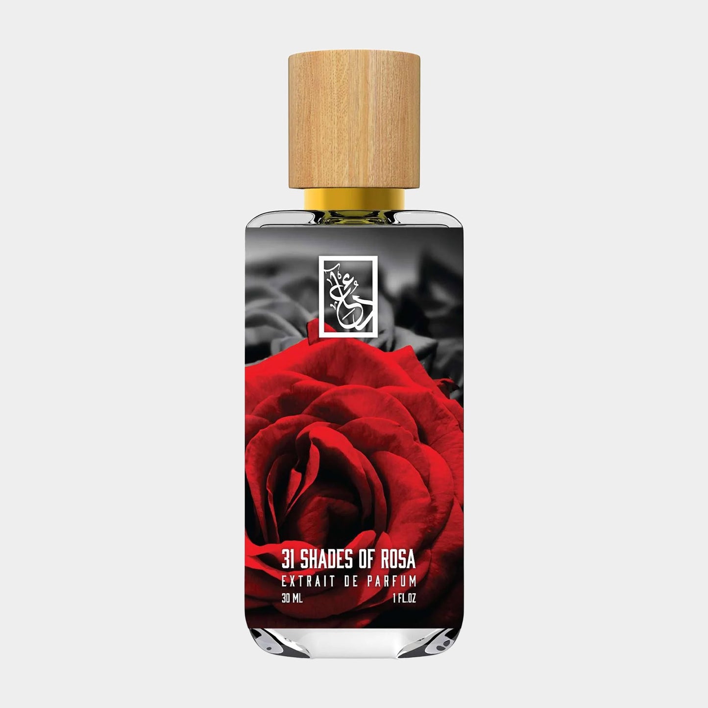Flesje van Dua 31 Shades of Rosa Sample, een extrait de parfum van 30 ml met een elegante houten dop en een ontwerp dat een rode roos accentueert.