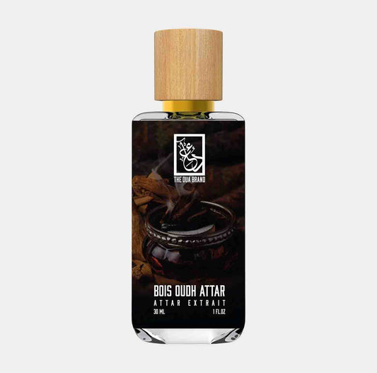 Dua Bois Oudh Attar Sample in een elegante flacon met een houten dop, geschikt voor liefhebbers van unieke geurervaringen.