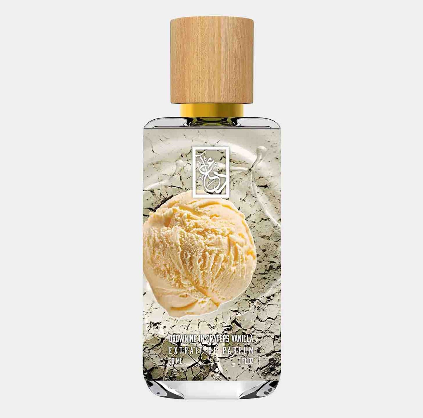 Dua Drowning in Craters Vanilla Sample, een elegante parfumfles met een houten dop en een afbeelding van romige vanille-ijs op een gebarsten achtergrond.