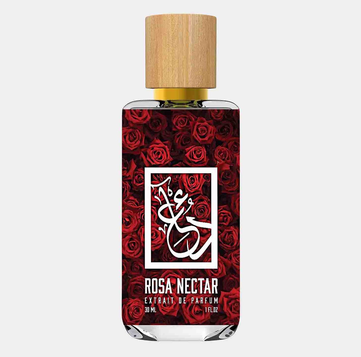 Dua Rosa Nectar Sample - een parfum-extract van 30 ml in een elegante fles met een houten dop, omringd door een achtergrond van rode rozen.