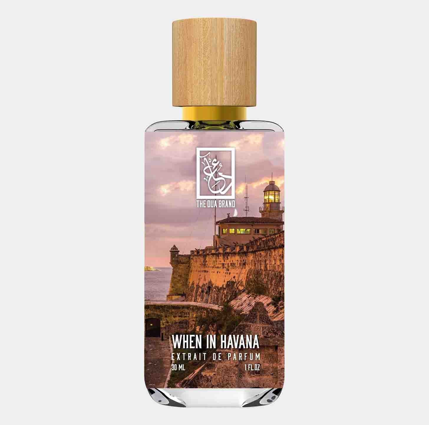 Dua When in Havana is een luxe parfum in een elegante fles, met een afbeelding van een historische vuurtoren op de achtergrond.