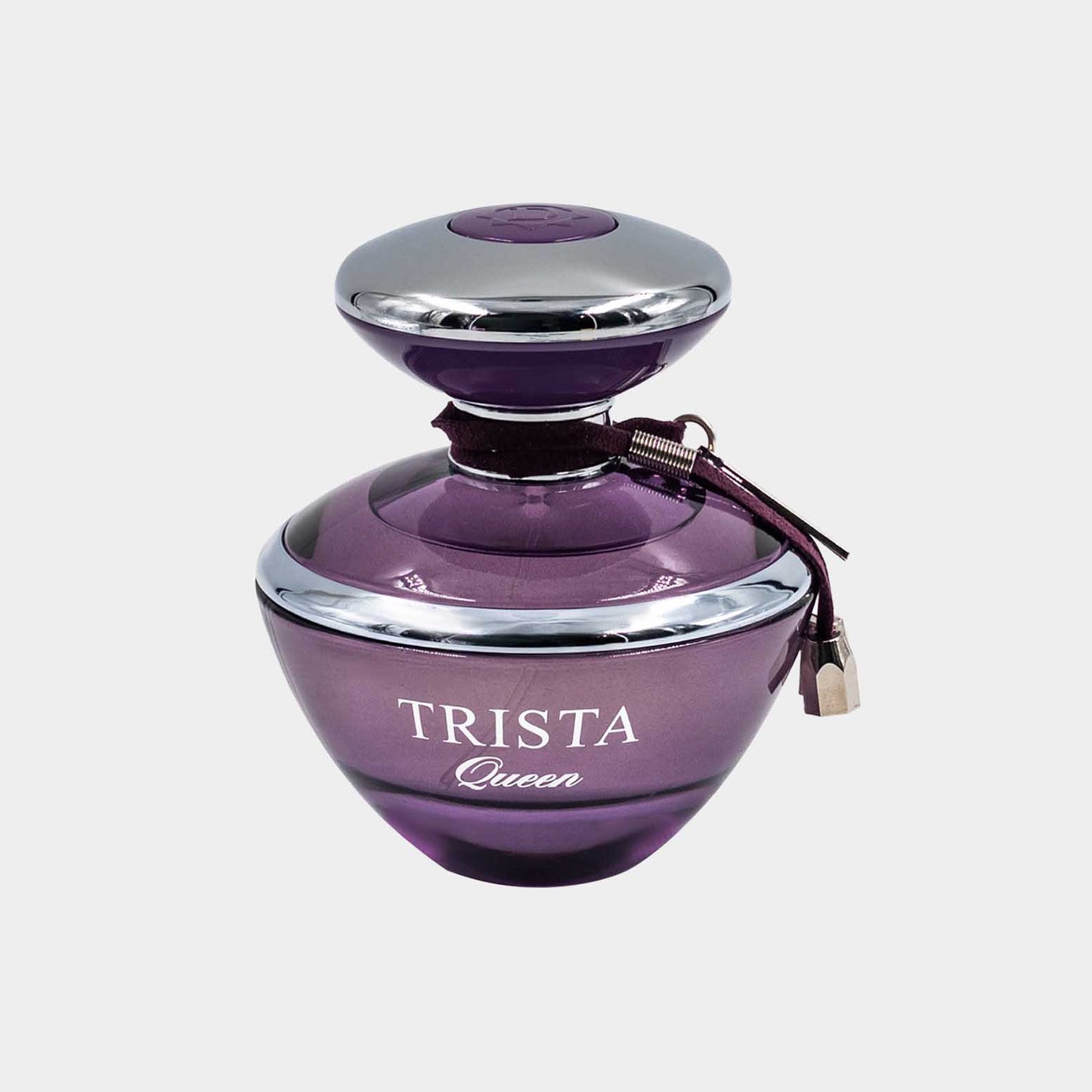 Een elegante fles van de Trista Queen parfum, met een paarse tint en een glanzende, zilveren dop. De fles heeft een verfijnde uitstraling, perfect voor een luxe geurervaring.