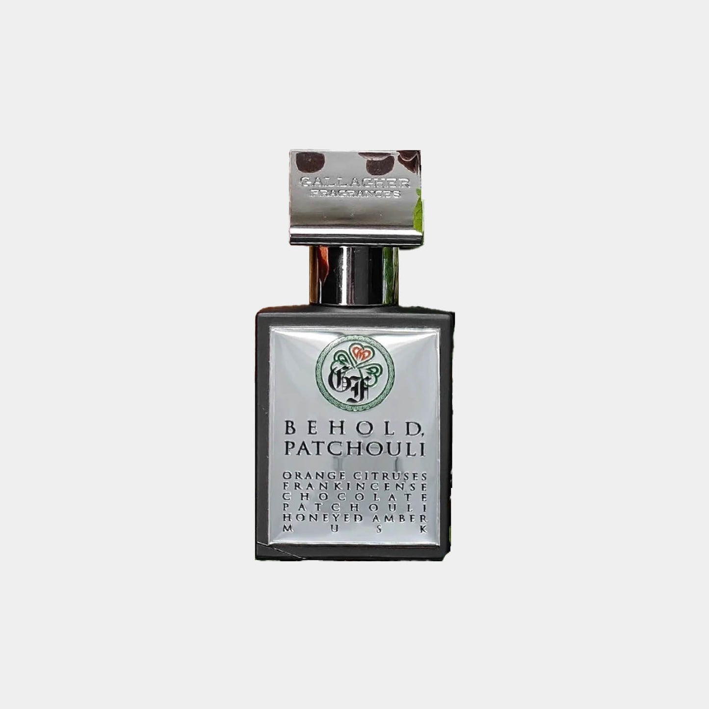Gallagher Fragrances Behold, Patchouli is een geurmonster in een elegante fles, met een mix van citrus en patchouli. Perfect voor liefhebbers van unieke en verfijnde parfums.