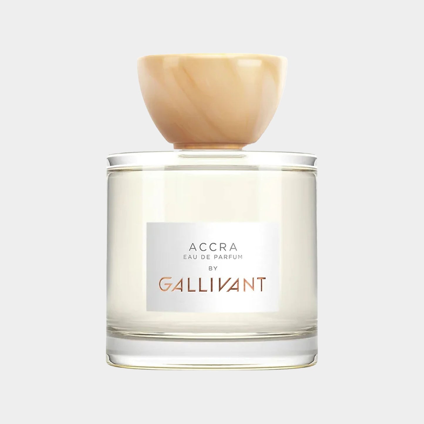 Gallivant Accra volle fles, een elegante parfumfles met een lichte inhoud en een stijlvolle dop van natuursteen.