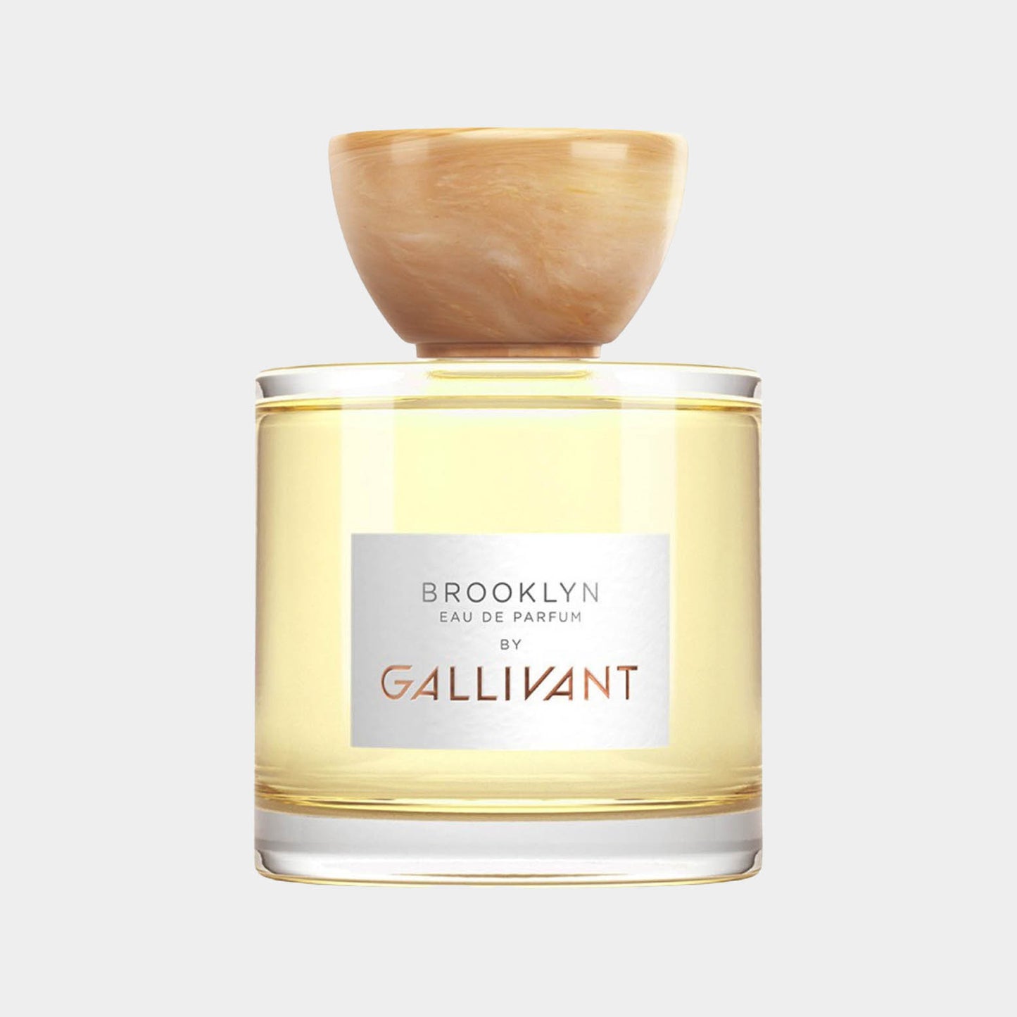 Gallivant Brooklyn Sample is een elegante parfumflacon met een lichte geur en een unieke kurk. De flacon is stijlvol ontworpen en straalt een moderne uitstraling uit.