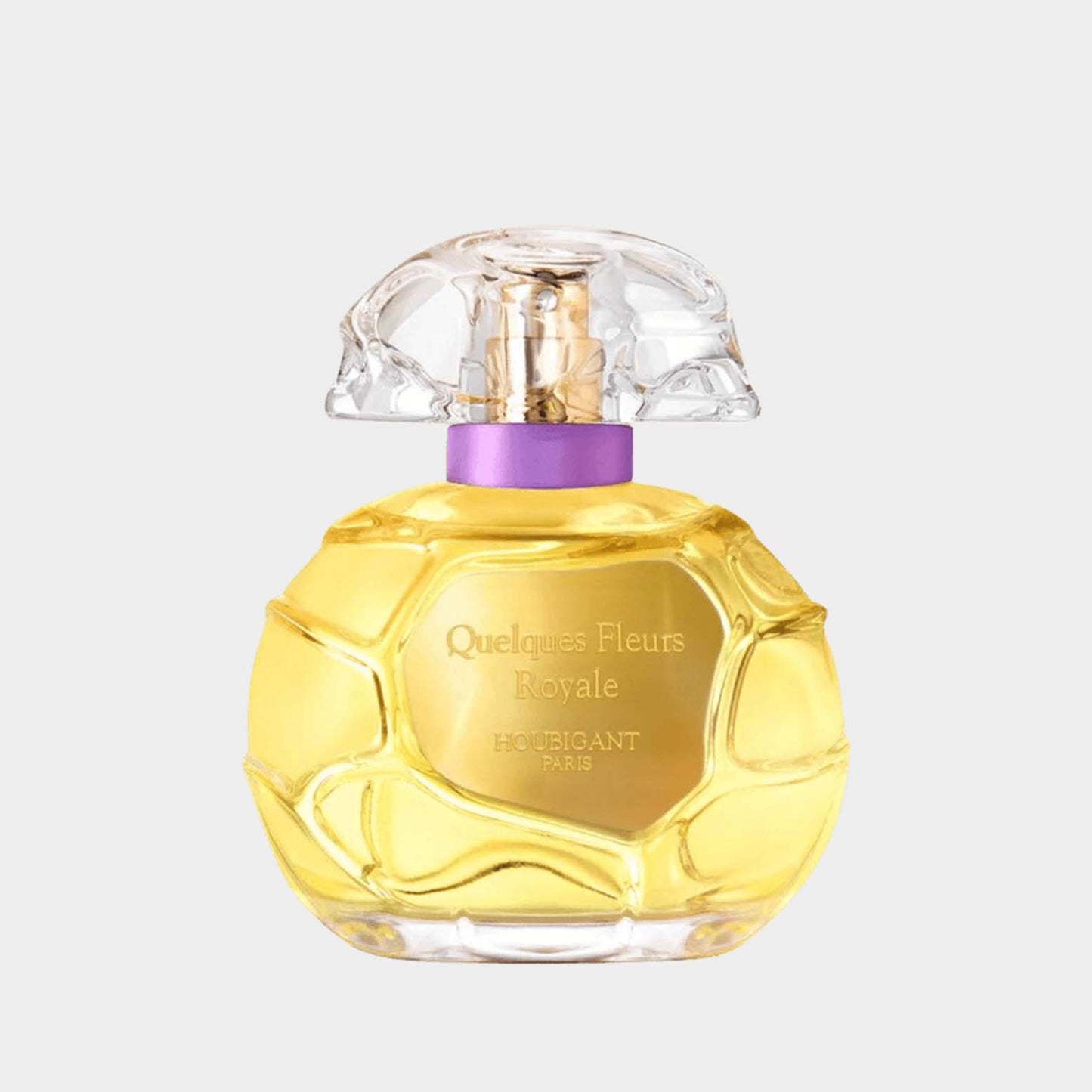 Een glazen parfumfles met een unieke, gouden kleur en een opvallende, sculpturale dop. Dit is de Houbigant Quelques Fleurs Royale monster.