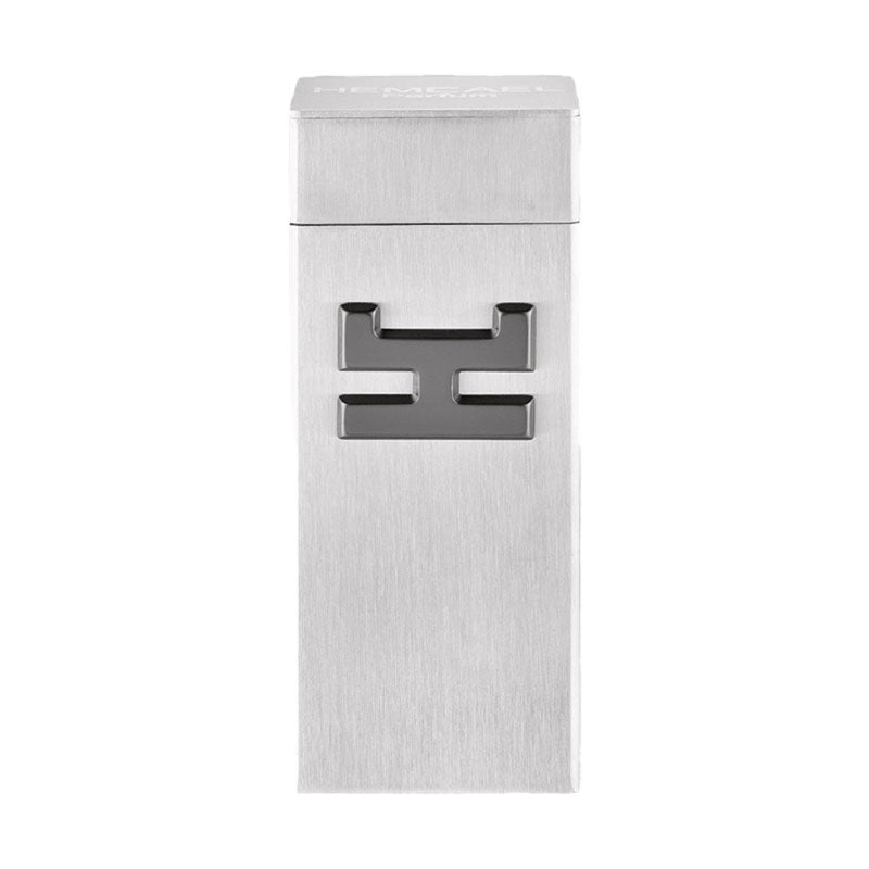 Hemcael Caelum volledige fles met een strak, metallic ontwerp en een minimalistisch logo, perfect voor een moderne uitstraling.