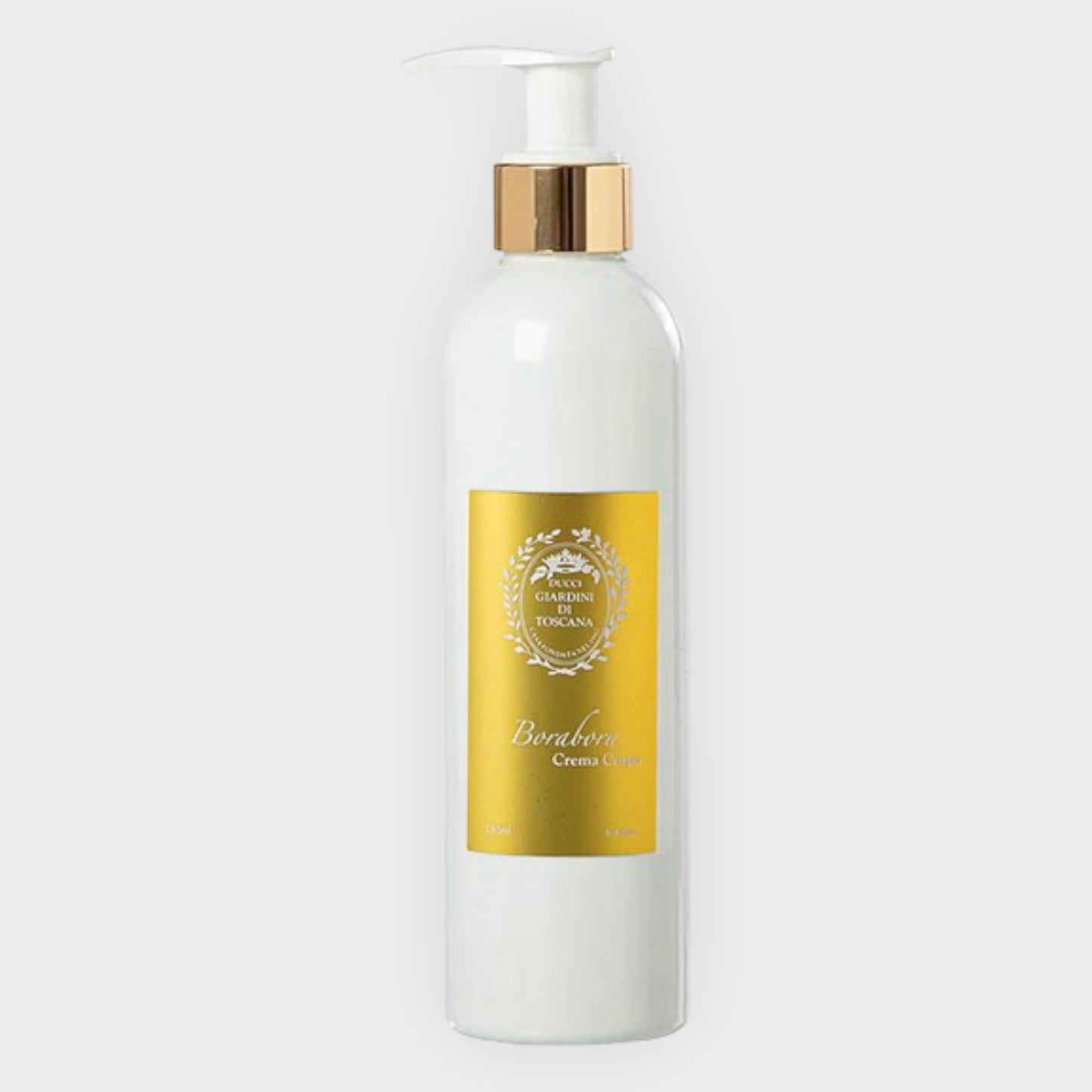Giardini di Toscana BoraBora Bodycream in een elegante witte fles met een gouden pomp, perfect voor hydratatie en verzorging van de huid.