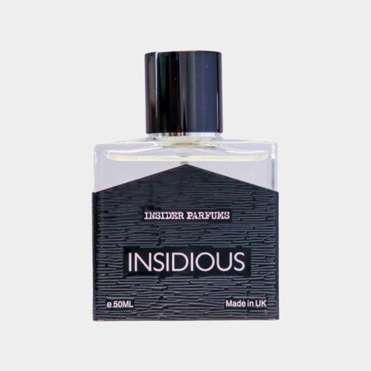 Een sample van Insider Parfums Insidious in een elegante 50 ml flacon met een stijlvolle zwarte etiket. Dit parfum belooft een unieke geurervaring.
