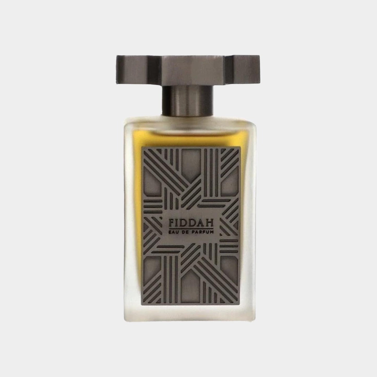 Kajal Fiddah Sample - een elegant parfumflesje met een geometrisch ontwerp, gevuld met een verfijnde geur.