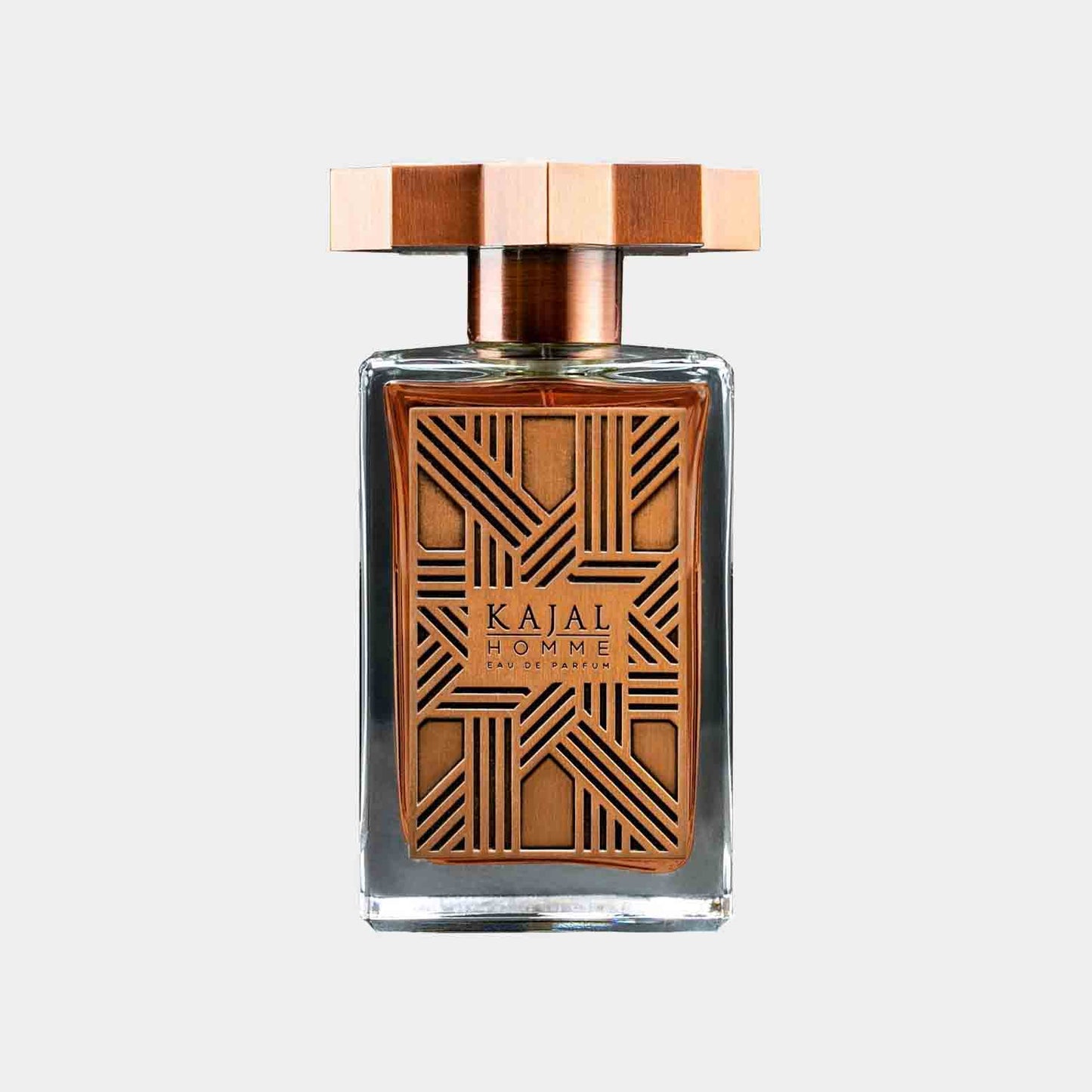 Kajal Homme Sample, een elegant parfum in een artistiek ontworpen fles met een houten dop en een geometrisch patroon.