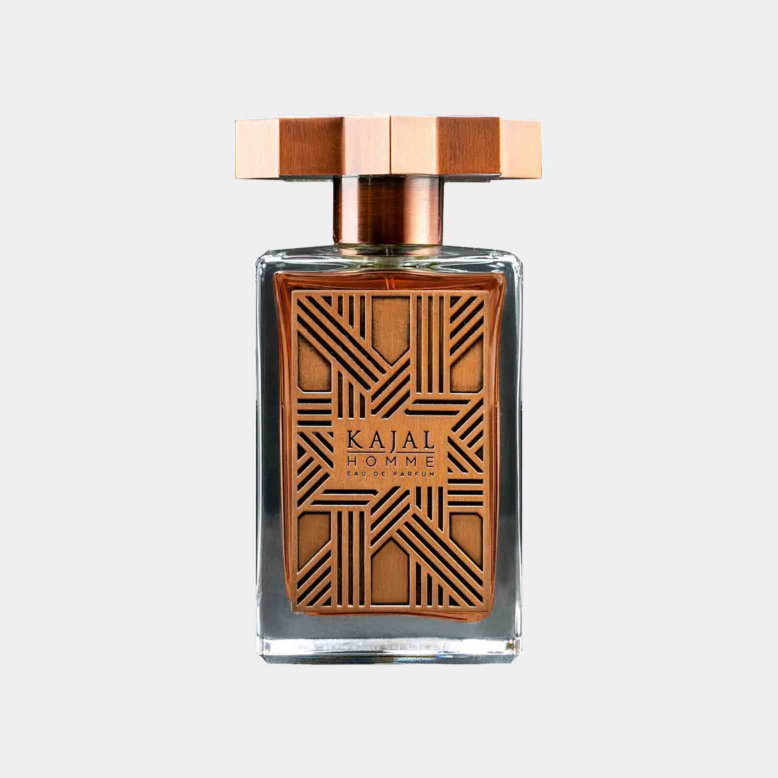 Kajal Homme vol parfumfles met een luxe ontwerp en opvallende wooden dop, perfect voor een verfijnde geurervaring.