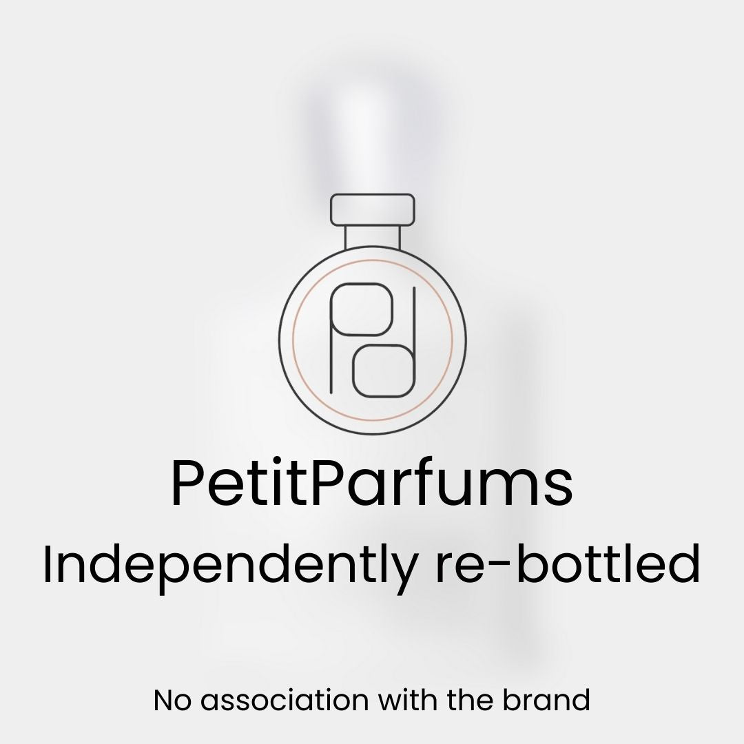Silver Mountain Water Sample in een elegant, wit flacon met een minimalistisch ontwerp, aangeboden door PetitParfums, onafhankelijk opnieuw verpakt.