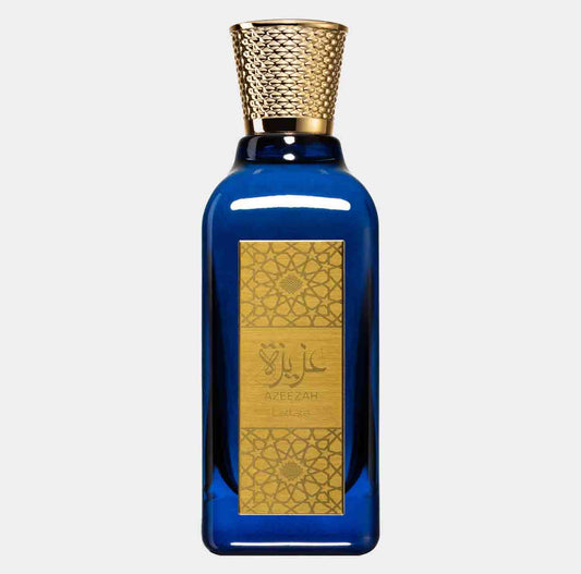 Lattafa Perfumes Azeezah Sample - Een elegant glazen flesje met een blauwe kleur en een gouden dop, versierd met een gouden label met Arabische inscripties.