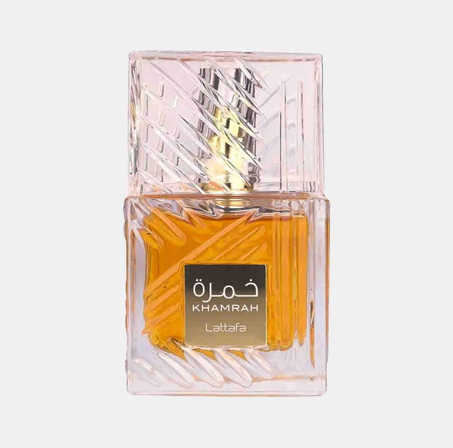 Full bottle van Lattafa Perfumes Khamrah, met een elegant ontwerp en een gouden geur. Het parfum zit in een stijlvolle, hoekige flacon.