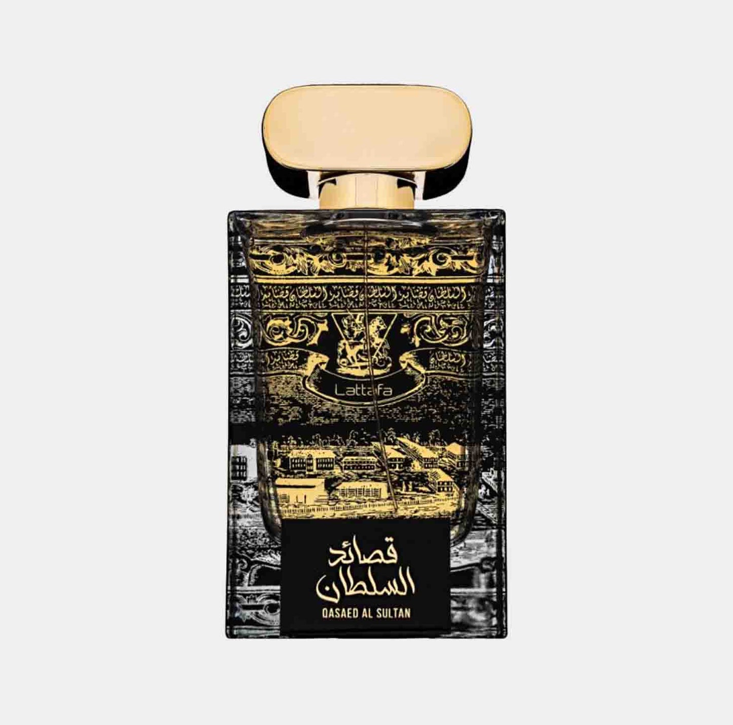 Lattafa Perfumes Qasaed Al Sultan sample in een elegant flesje met een gouden dop en een gedetailleerde zwarte en gouden achtergrond, dat de luxe en mystiek van het parfum benadrukt.