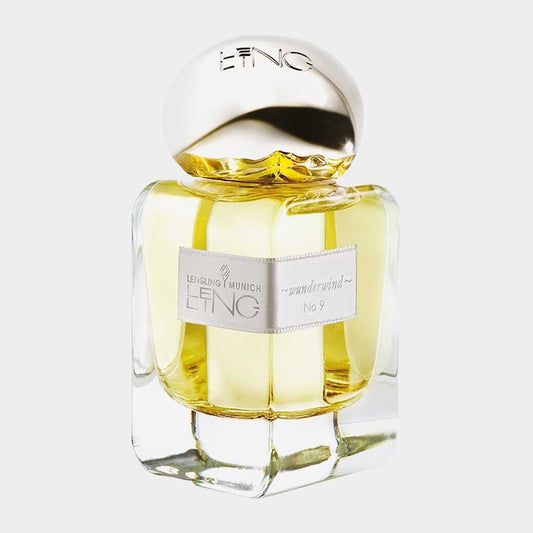 Lengling No.9 - Wunderwind Sample, een elegant parfum in een stijlvolle glazen fles met een gouden dop, gevuld met een heldere, gouden vloeistof.