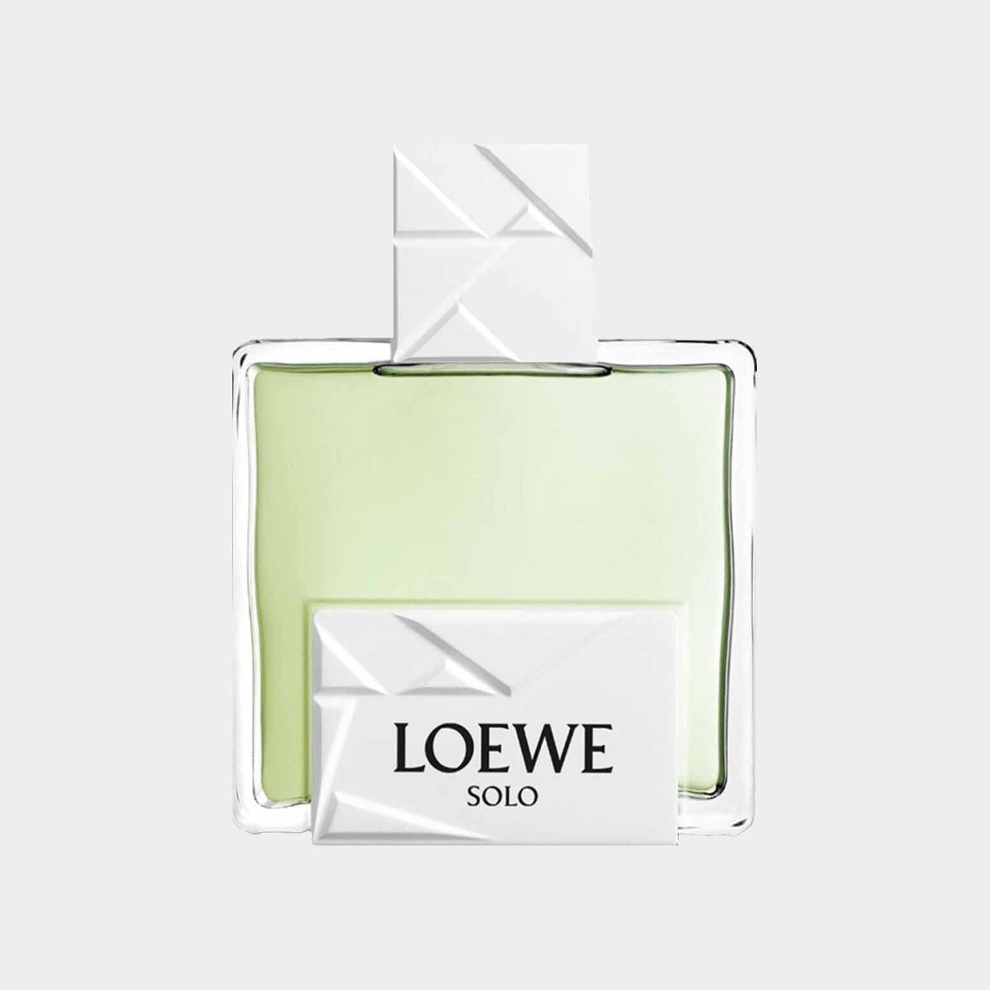 Loewe Solo Origami Sample, een moderne parfumfles met een strakke, geometrische vorm en een verfrissende groene vloeistof.
