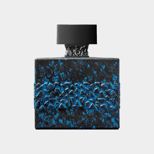 Alternatieve tekst: M. Micallef DesirToxic LIntense sample, een luxe parfum in een artistiek zwart-blauw flacon met een unieke textuur. Perfect voor een verfijnde geurervaring.