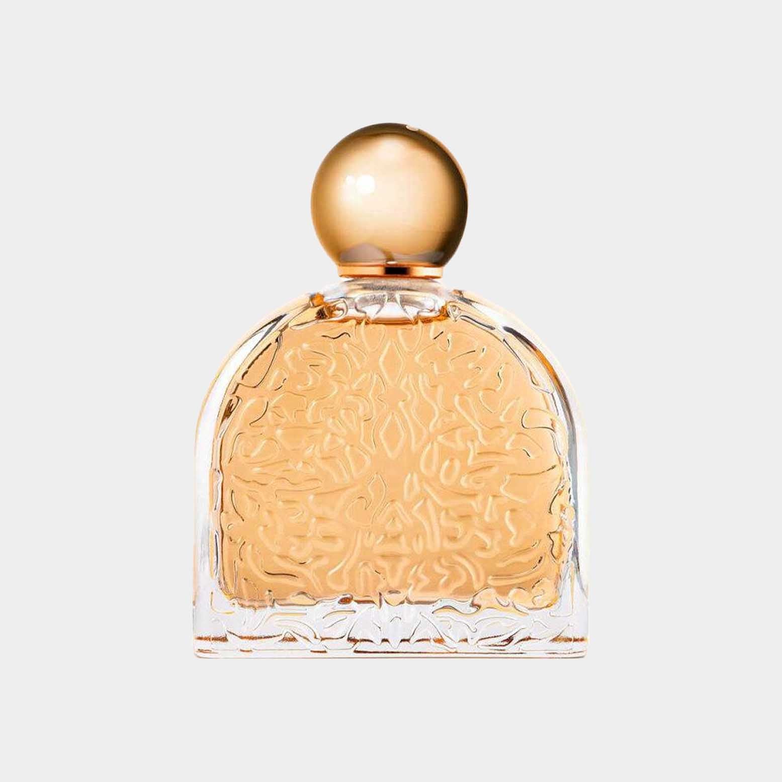 M. Micallef Ô Féminin Sample: Een elegant parfumflesje met een gouden dop en een delicate, gegraveerde vorm.