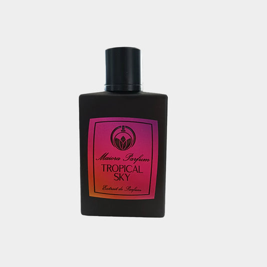 Maiora Tropical Sky Sample, een elegant parfumflesje met een zwarte achtergrond en een kleurrijke etikettering die de naam Tropical Sky weergeeft.