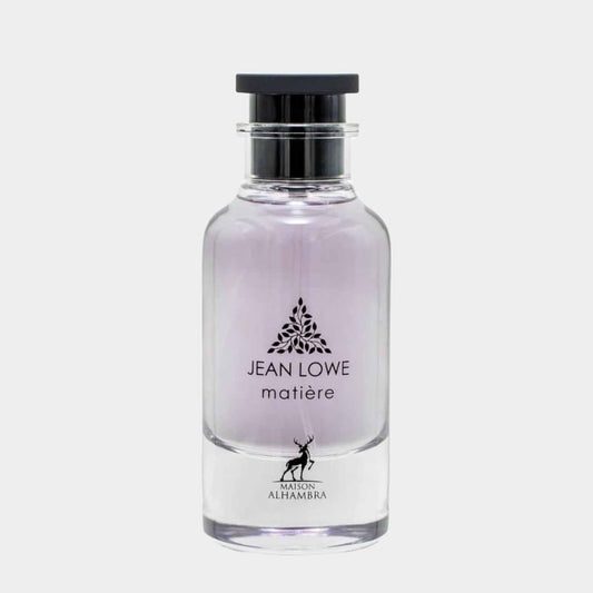 Een glazen parfumflacon van Maison Alhambra Jean Lowe Matiere Sample, met een elegante vorm en een lichtpaarse vloeistof, voorzien van stijlvolle branding op de voorkant.
