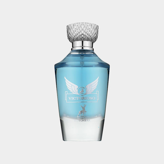Maison Alhambra Victorioso EDP Sample in een elegant flacon met een zilveren dop, gevuld met een zachte blauwe geur.