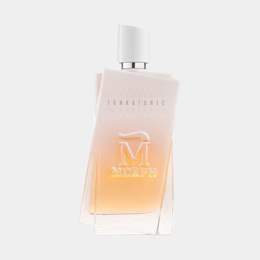 Een stijlvolle fles van de Morph Tonkatonic Sample, met een unieke, moderne vorm en een subtiele kleurverloop van helder naar amber.