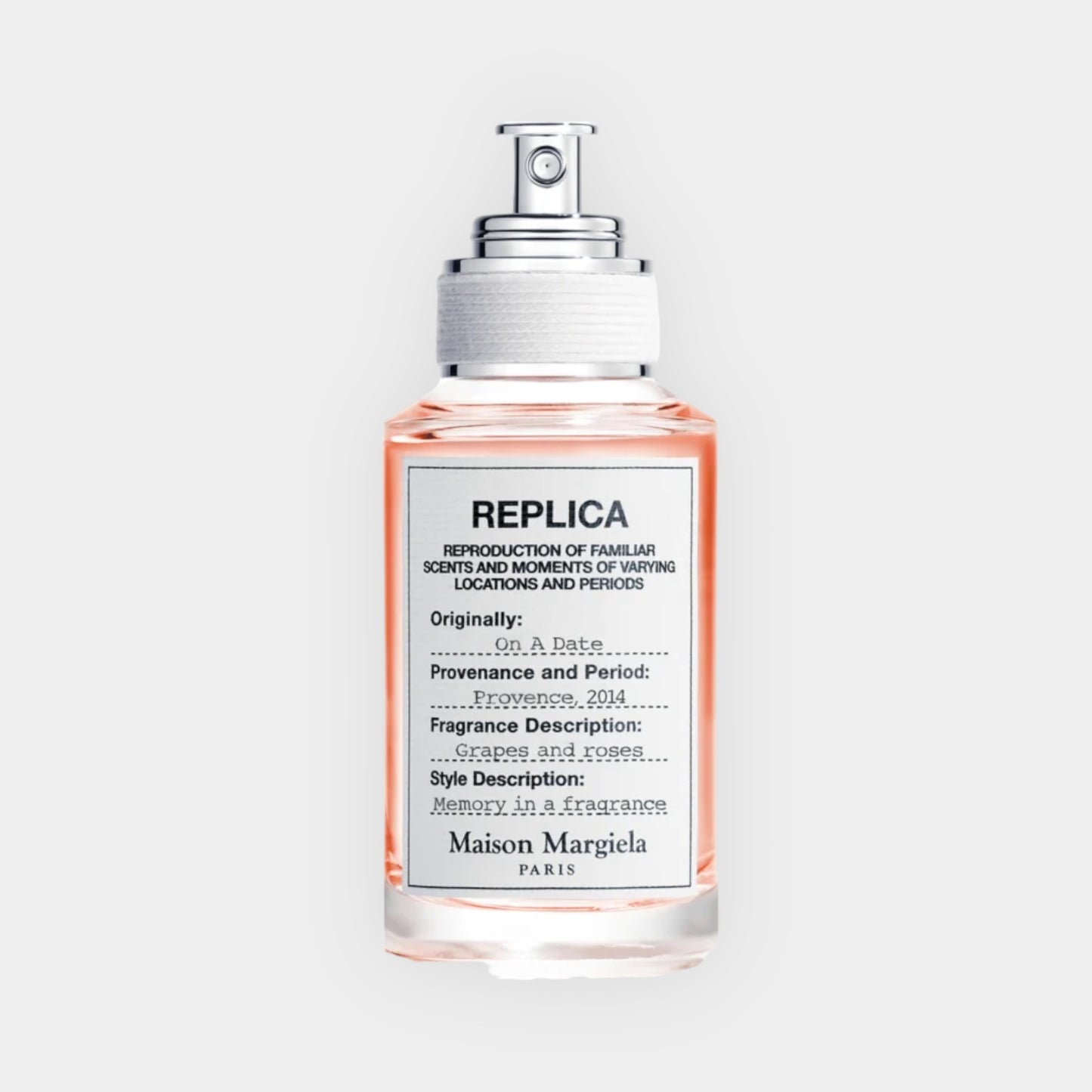 Maison Margiela Replica On a Date Sample, een geurverstuiver met een delicate mix van druiven en rozen, geïnspireerd op het jaar 2014 en gevangen in een stijlvolle fles.