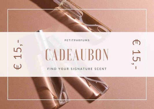 PetitParfums Cadeaubon van €15,-, ideaal voor het ontdekken van een signature geur. Perfect als cadeau voor parfumliefhebbers.