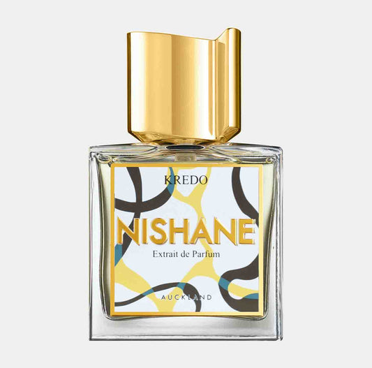 Nishane Kredo Sample is een verfijnde parfumtestfles met een speelse en moderne grafische verpakking. De flacon bevat een luxe parfumextract, ideaal voor ervaring van de geur.