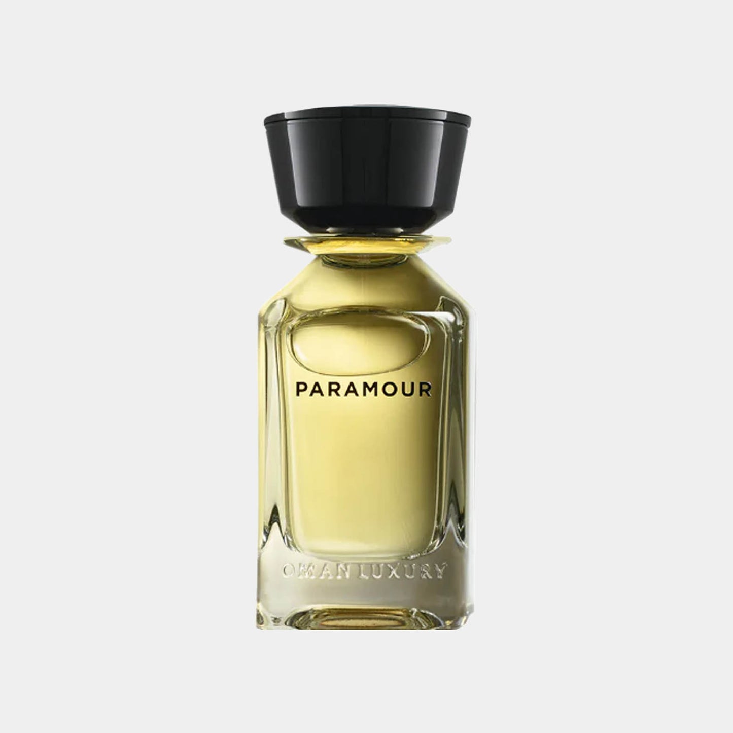 Omanluxury Paramour Sample, een elegant flesje parfum met een unieke, verfijnde geur, gepresenteerd in een modern ontwerp met een zwarte dop.