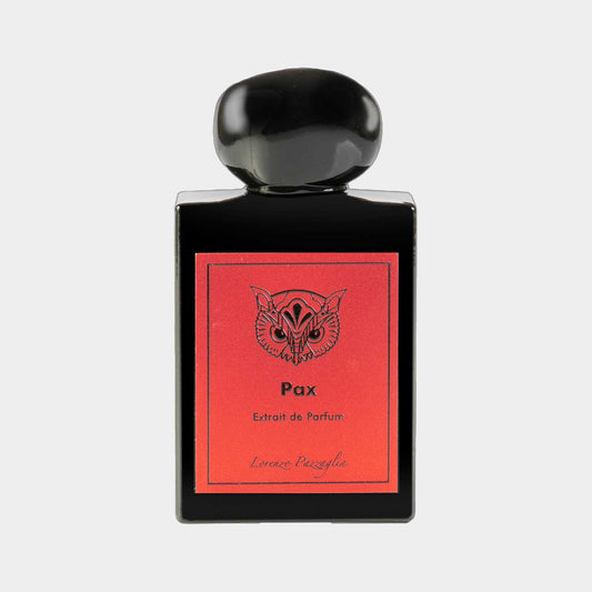 Lorenzo Pazzaglia Pax Sample, een elegant parfumflesje met een zwarte dop en een opvallend roestkleurig etiket, dat Extrait de Parfum aangeeft.