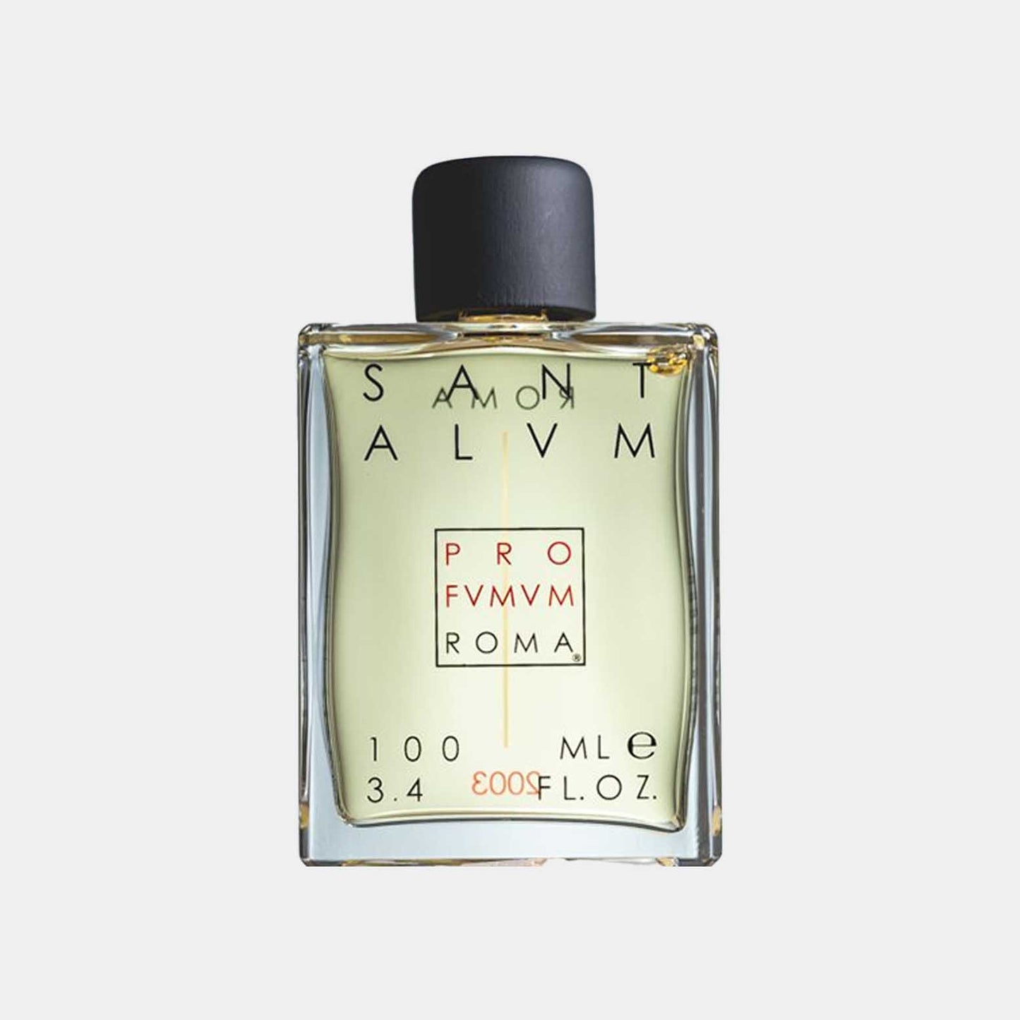 Profumum Roma Santalum Sample is een elegant glazen parfumflesje met een klassieke uitstraling, gevuld met een luxueuze houtachtige geur. Het flesje bevat 100 ml en heeft een eenvoudig, strak ontwerp.