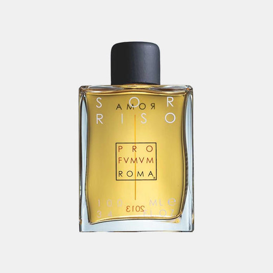 Profumum Roma Sorriso full bottle, een elegante parfumfles met een gouden liquid en een zwart schroefdop, 100 ml.