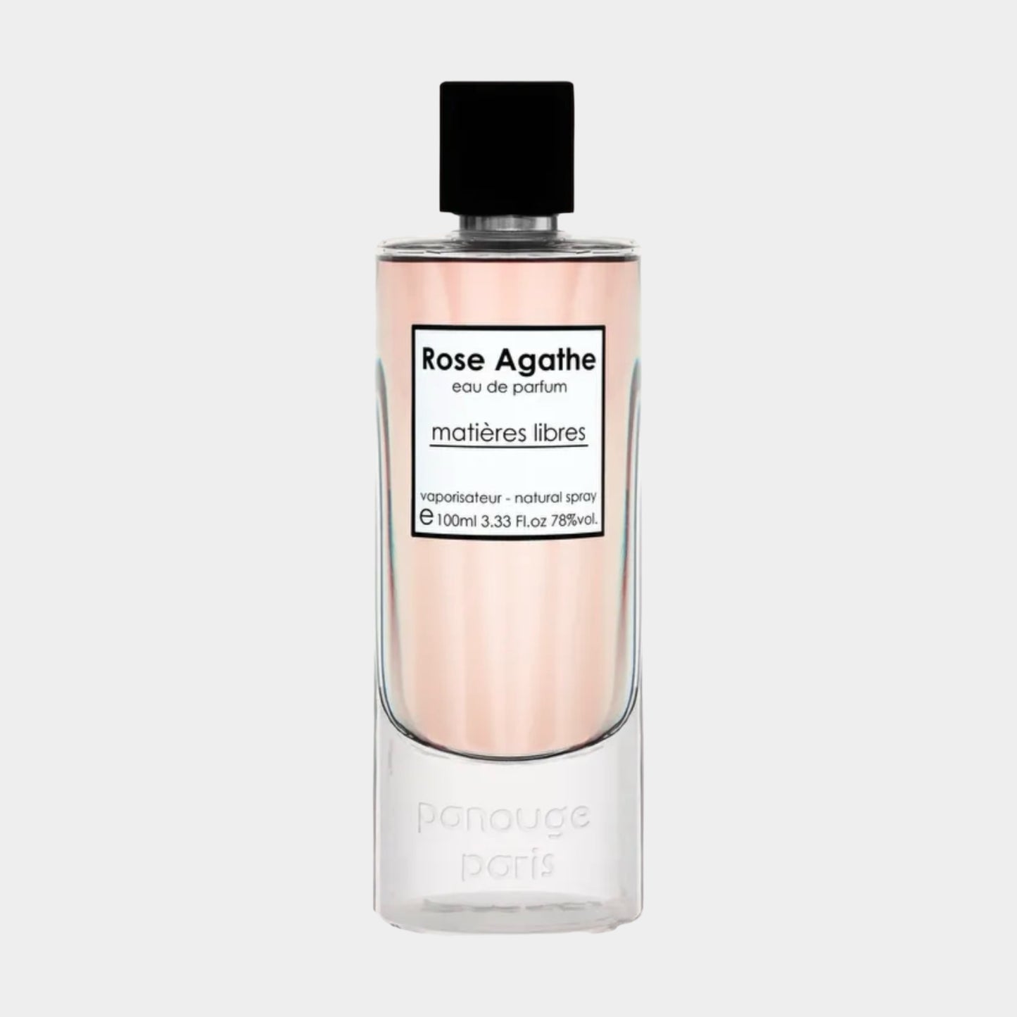 Een flesje Panouge Paris Rose Agathe Sample eau de parfum, met een elegante, transparante verpakking en een minimalistisch etiket. De parfum heeft een zachtroze tint en een moderne uitstraling.