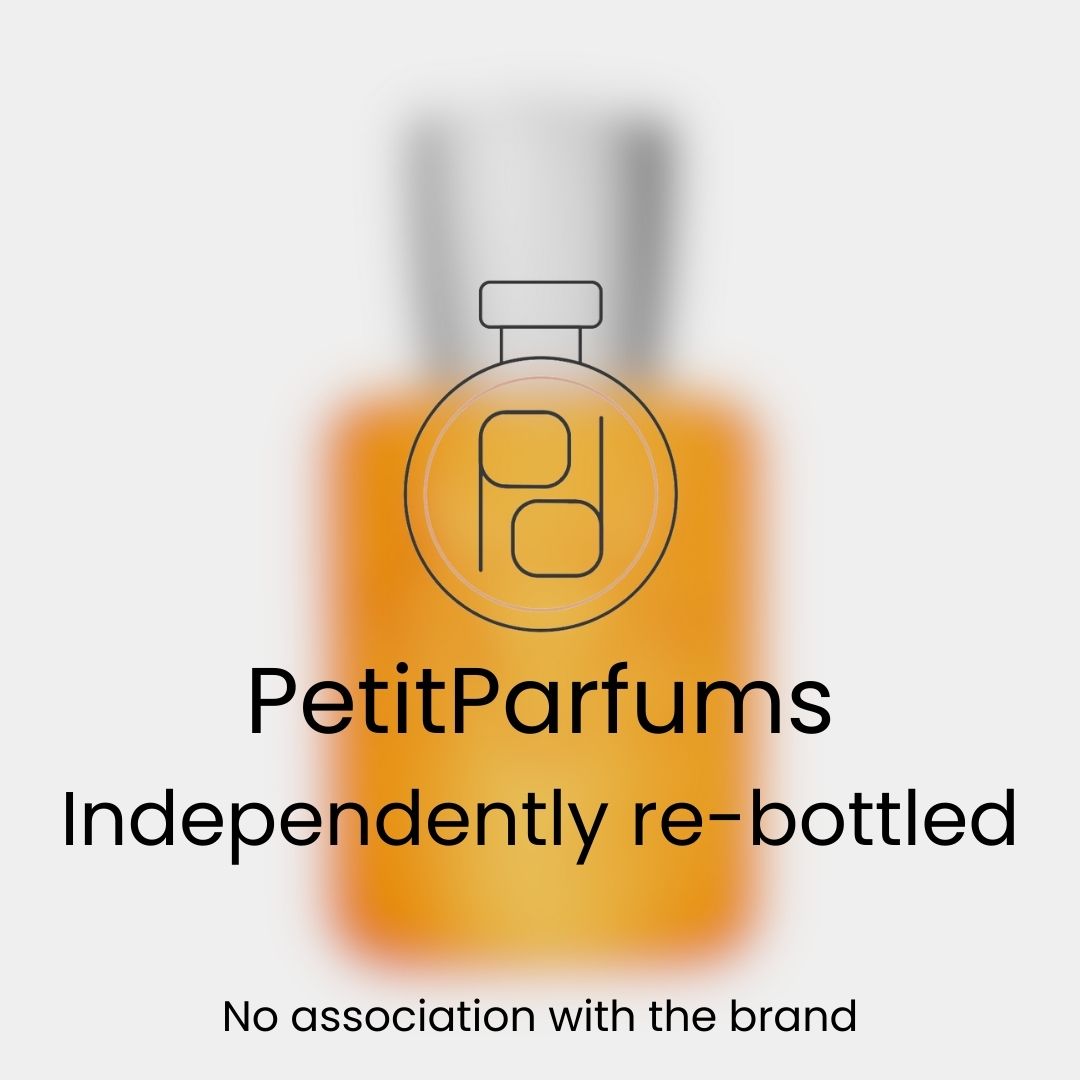 Perseus Sample van PetitParfums, een onafhankelijk herverpakt parfum met een warme oranje vloeistof in een elegante fles.