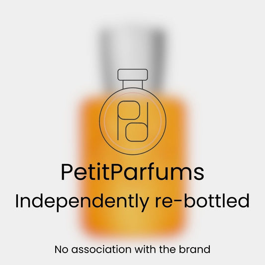 Perseus Sample van PetitParfums, een onafhankelijk herverpakt parfum met een warme oranje vloeistof in een elegante fles.