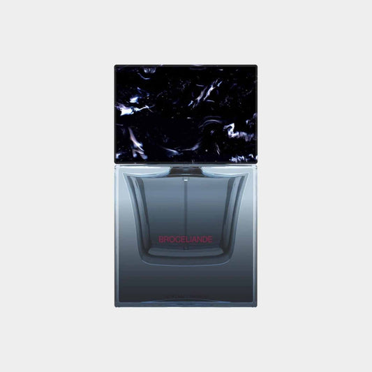 Sora Dora Broceliande Full bottle met een elegant ontwerp en een donkere dop, perfect voor een luxe geurervaring.
