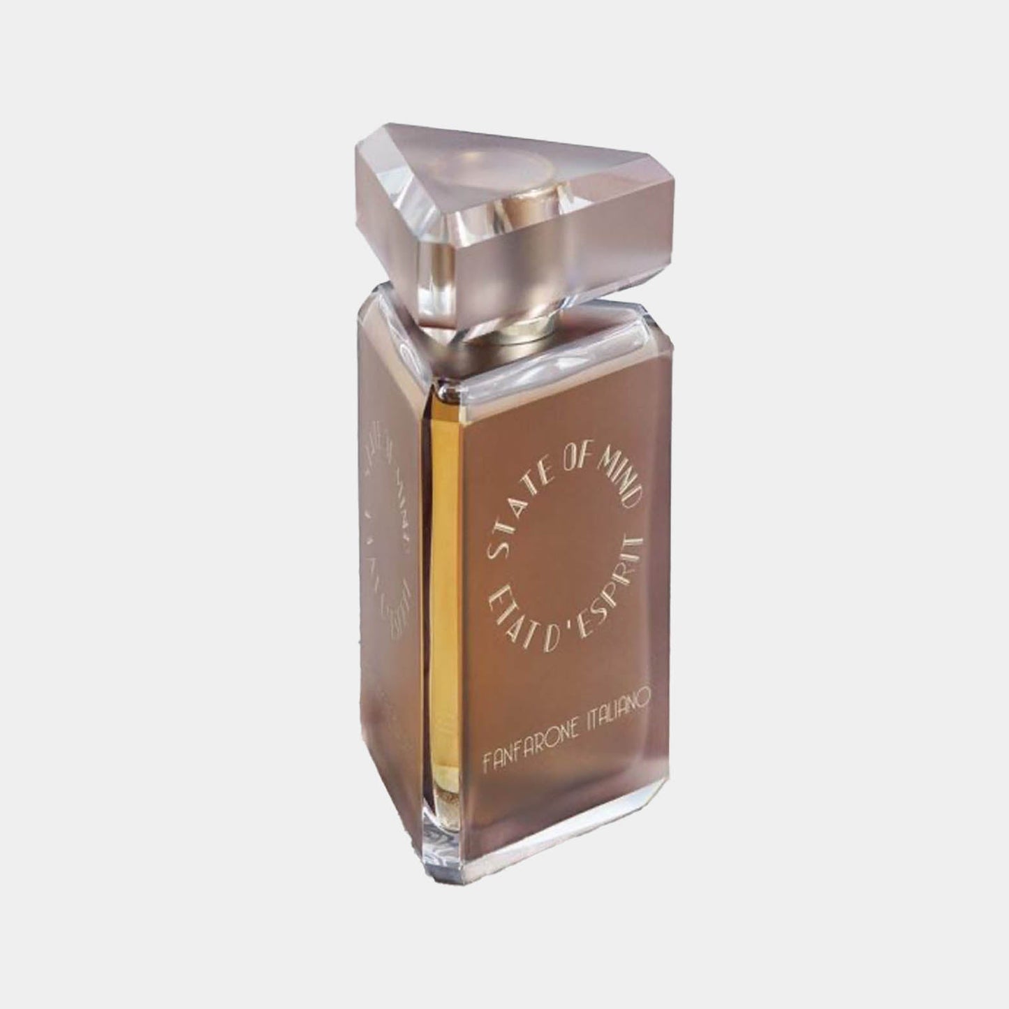 State of Mind Fanfarone Italiano full bottle, elegant glazen fles met een unieke diamantvormige dop en een warme, amberkleurige geurinhoud.
